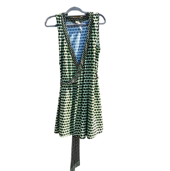 Kenneth Cole Graphic Detail Wrap Silky Dress Medium‎ - Picture 1 of 10